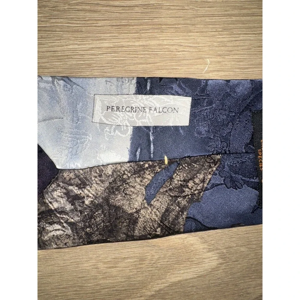 Wembley Endangered Species Peregrine Falcon Printed Silk Necktie Vintage USA